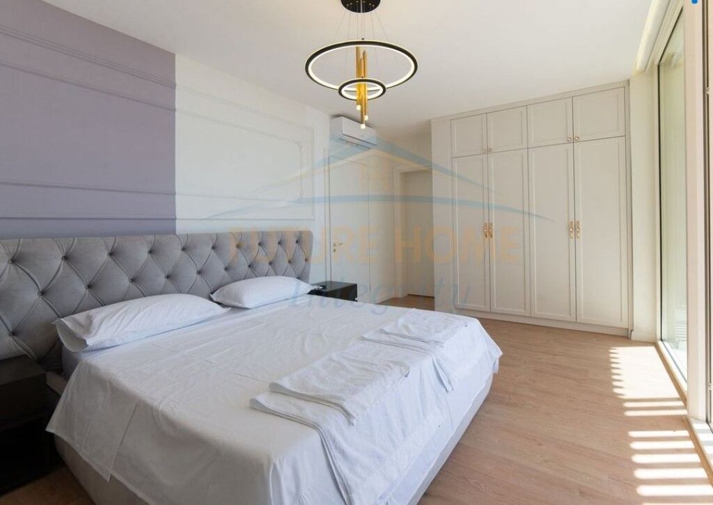 SHITET VILE INDIVIDUALE NE GREEN COAST 1 , PALASE