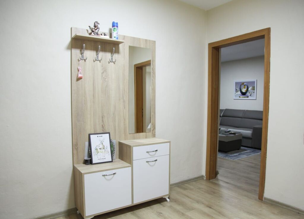 Jepet Me Qera Apartament 2+1+1 Ballkon