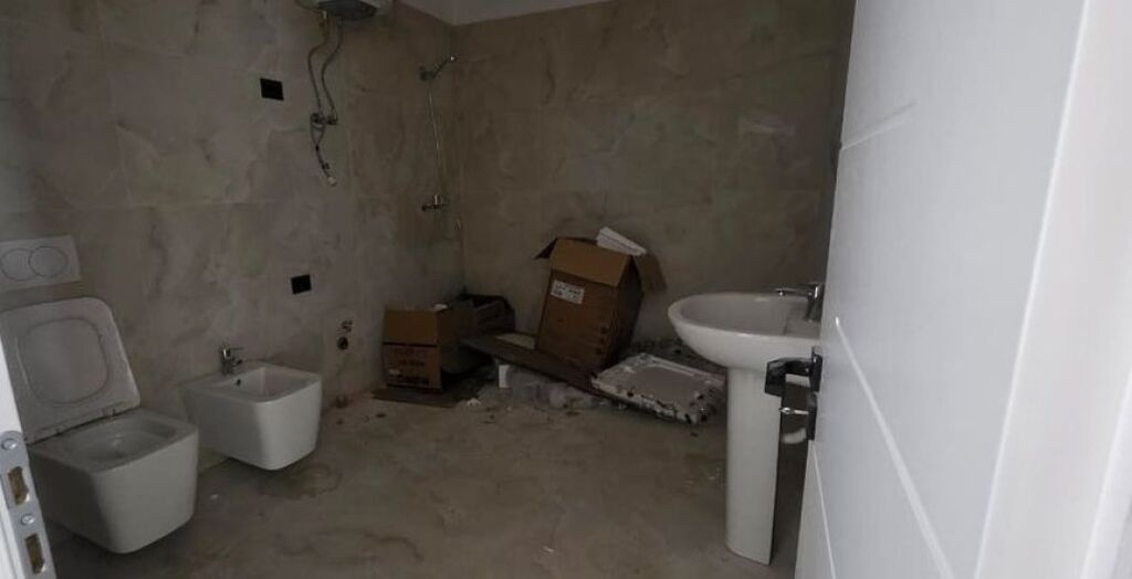 Apartament 2+1+post parkimi me qera ne Paskuqan