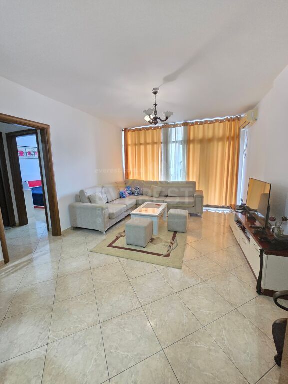 OKAZION! APARTAMENT 1+1 TEK RRUGA E KAVAJES, PRANE GLOBE.