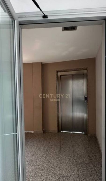 Jepet me qera ambient komercial