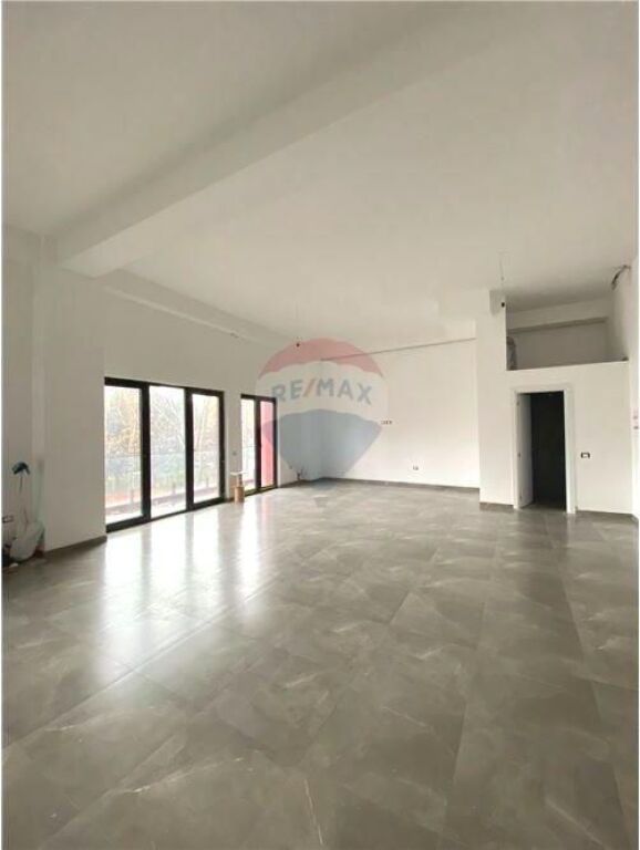 Zyrë - Për Qira - Farmacia 10, Tiranë