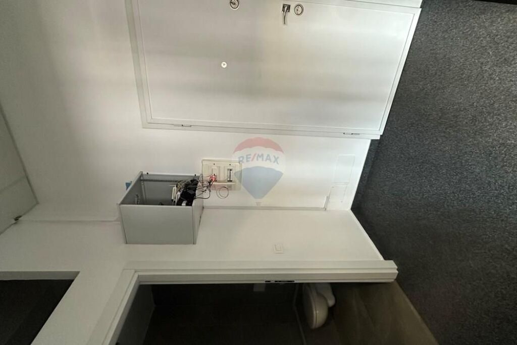 Zyrë - Për Qira - Farmacia 10, Tiranë