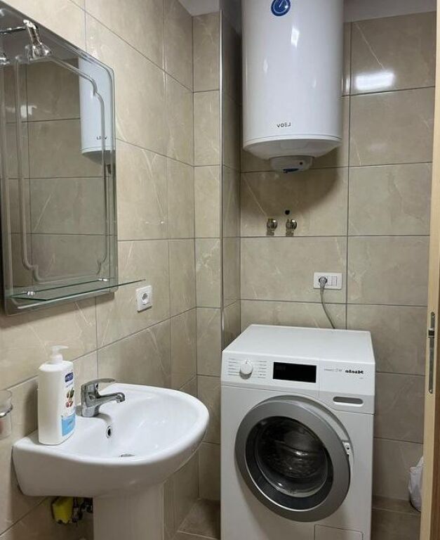 Jepet apartament 3+1+2 me qera tek Rr. 5 Maji