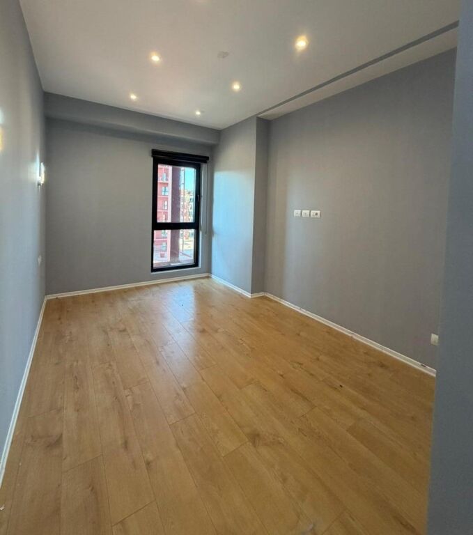 🏢 AMBIENT BIZNESI (ZYRË) ME QIRA – Garden Building