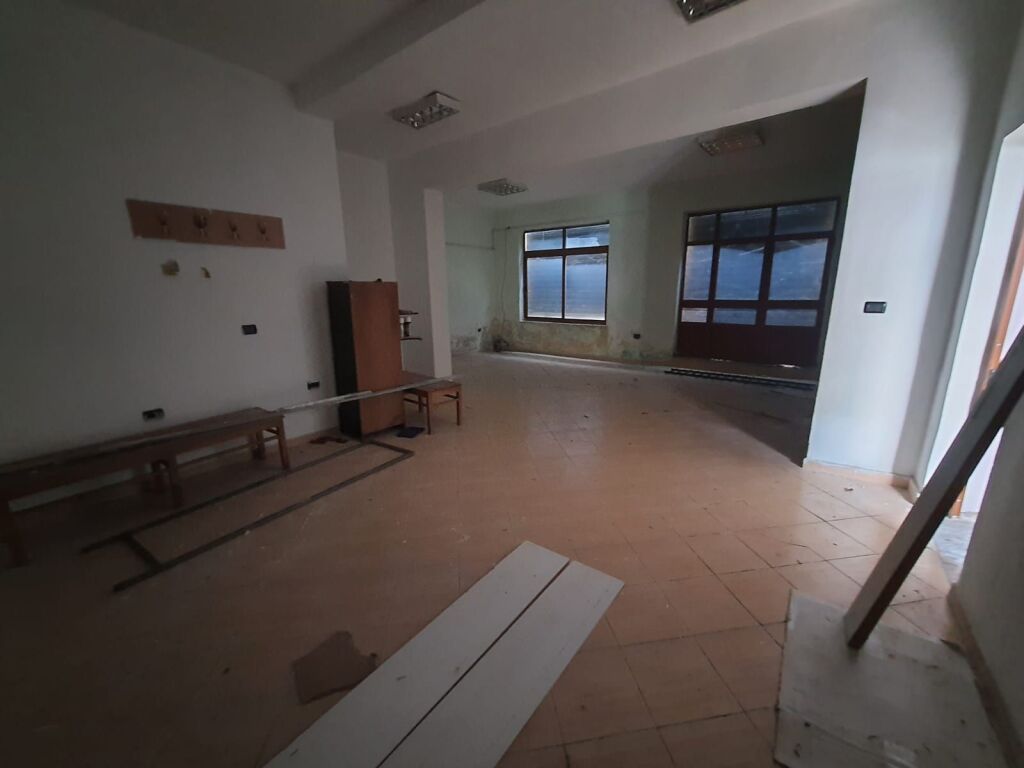 🏢 Magazine me qera pranë Drejtorisë së Policisë, Durrës