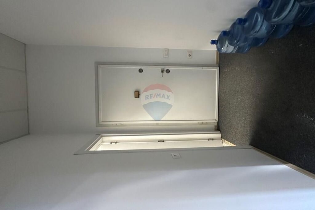 Zyrë - Për Qira - Farmacia 10, Tiranë