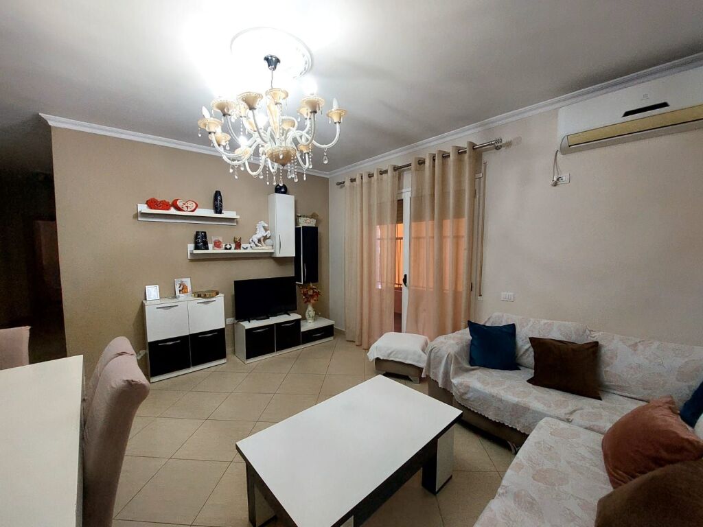 Apartament 2+1 për qira.Pallat i Ri pranë Gama Market Vlorë.