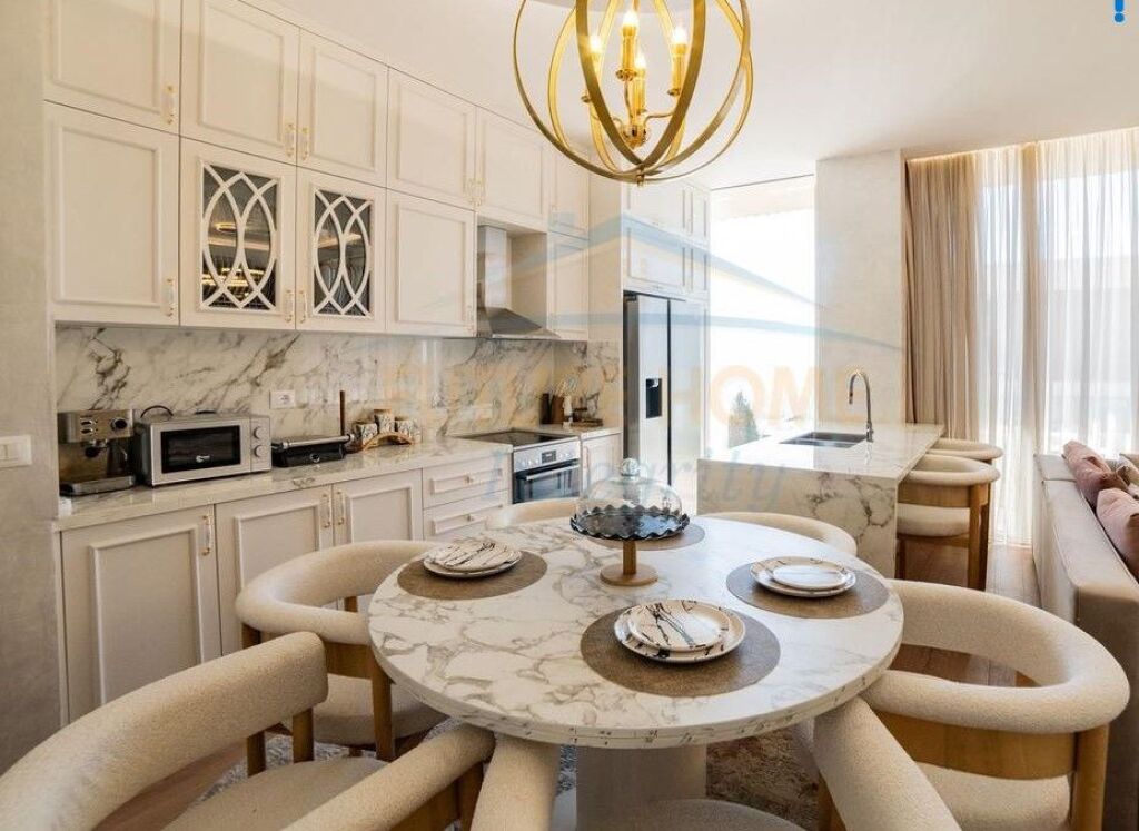 SHITET VILE INDIVIDUALE NE GREEN COAST 1 , PALASE