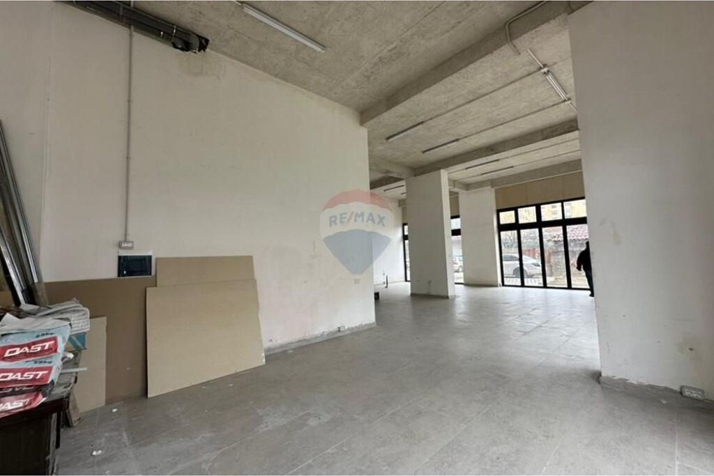 Dyqan - Për Qira - Rruga Dritan Hoxha, Tiranë