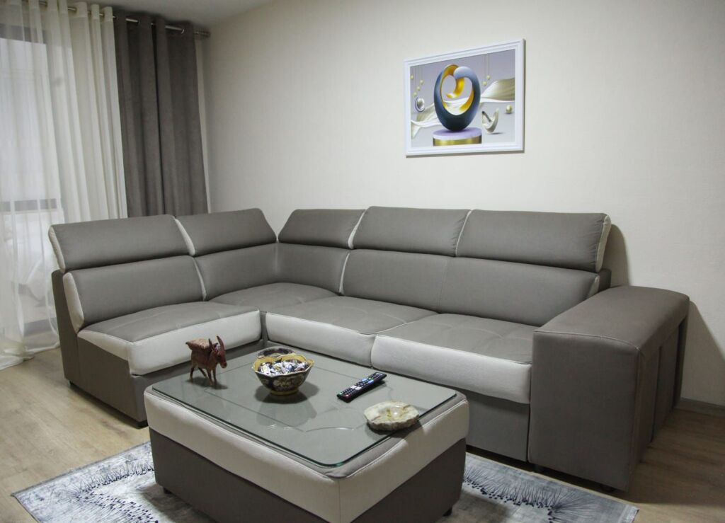 Jepet Me Qera Apartament 2+1+1 Ballkon