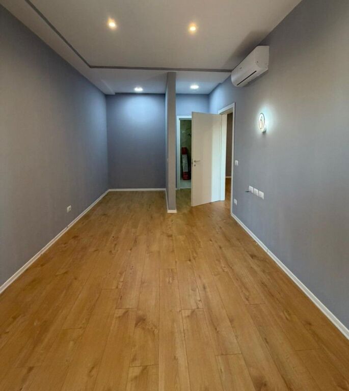 🏢 AMBIENT BIZNESI (ZYRË) ME QIRA – Garden Building