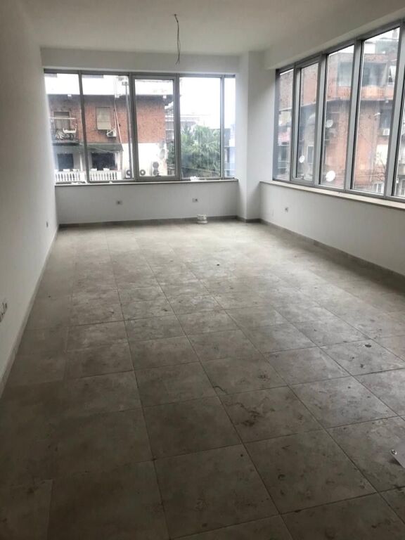 Zyre per qera te Stadiumi Dinamo