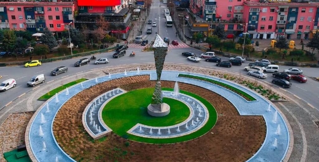 Shitet apartament 2+1+2