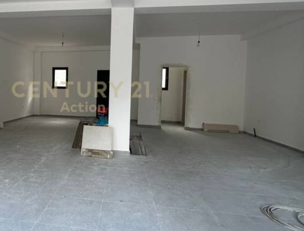 Jepet me qera godinë komerciale