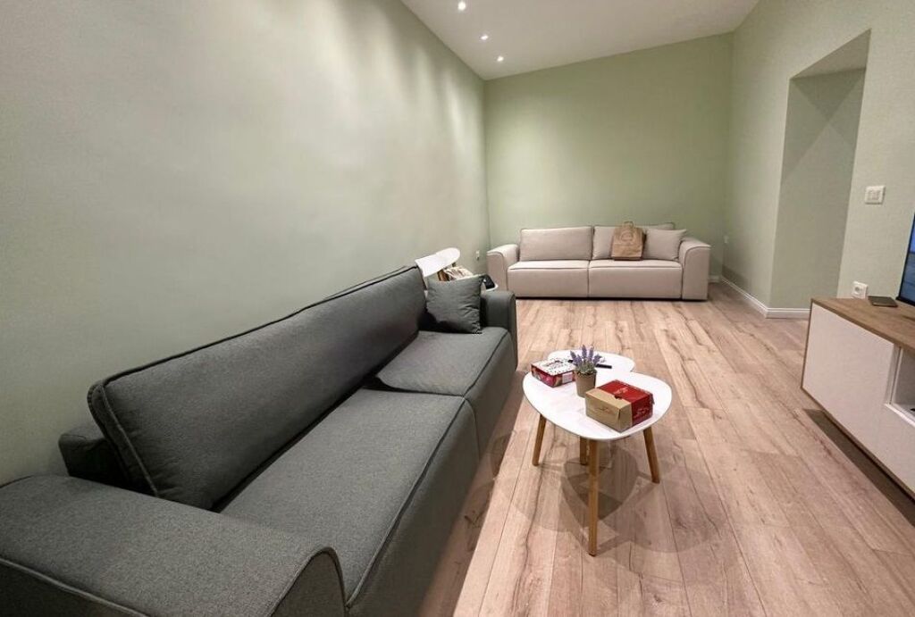 Affittasi 1+1 presso Caffè Roma nel Bllok