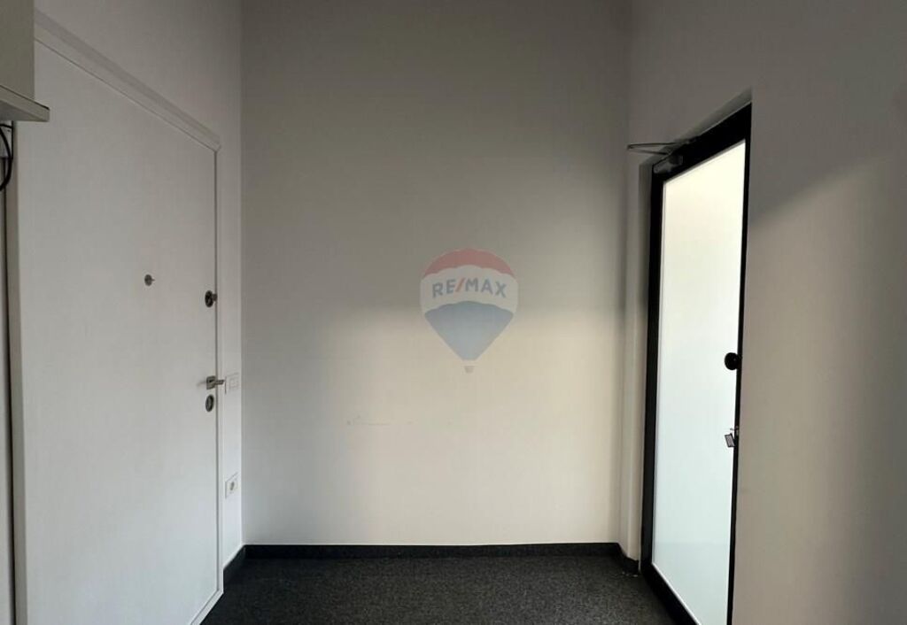 Zyrë - Për Qira - Farmacia 10, Tiranë