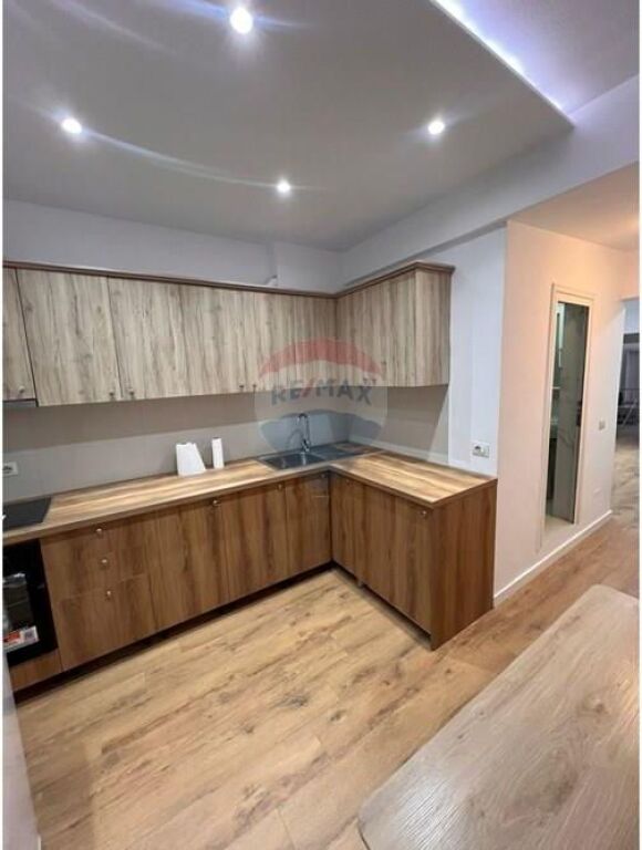 Apartament - Për Qira - Myslym Shyri, Tiranë