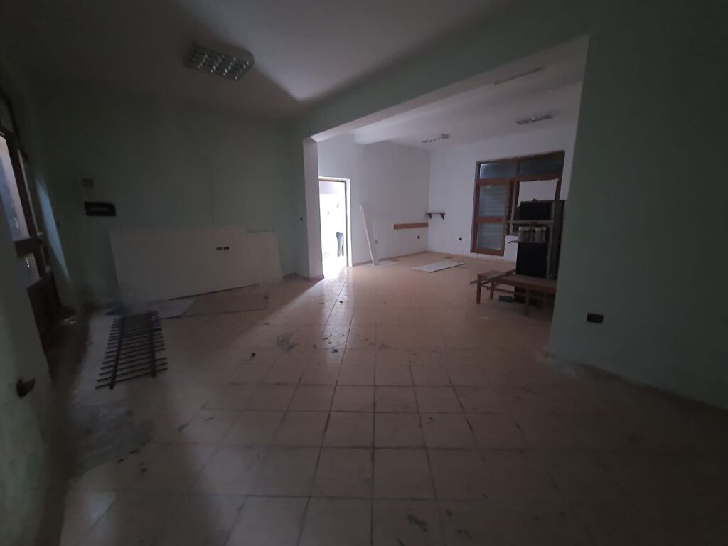 🏢 Magazine me qera pranë Drejtorisë së Policisë, Durrës