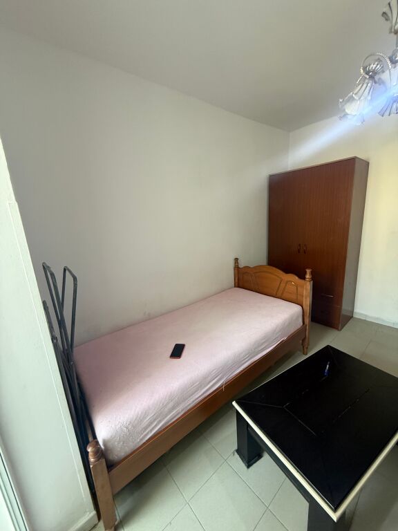 Garsoniere me qera tek sheshi skenderbej 35,000 leke perfshire uji dhe interneti