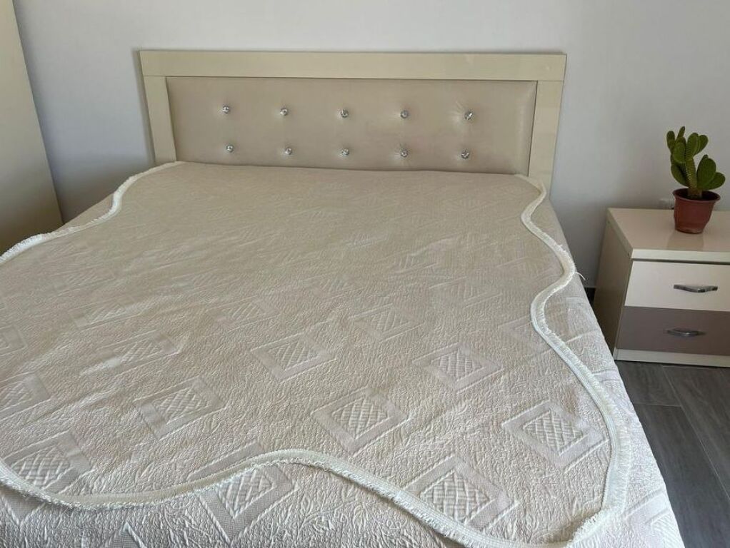 Jepet apartament 3+1+2 me qera tek Rr. 5 Maji