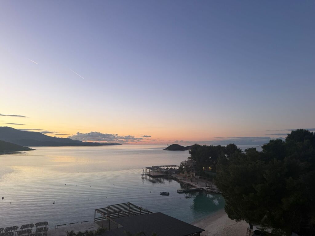 Shitet penthouse 4+1 Ksamil