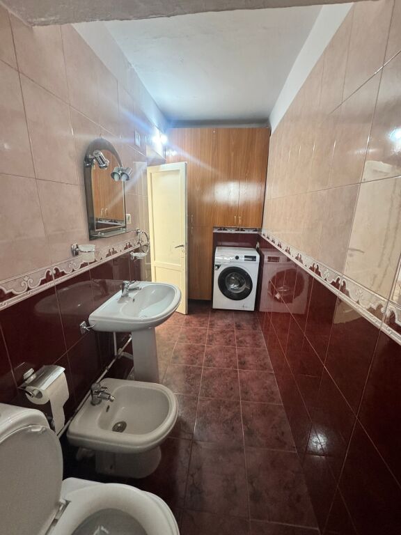 🏡 Jepet me Qera Apartament 3+1 – Mulliri i Vjetër, Stacioni i Fundit i Tiranës së Re