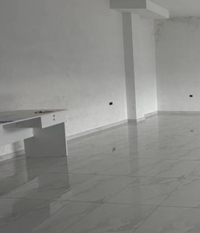 Jepet me qera ambient komercial