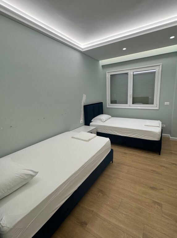 Apartament 2+1+2 ballkone ne shitje ne Skel, Vlore