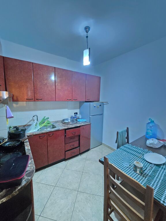 OKAZION! APARTAMENT 1+1 TEK RRUGA E KAVAJES, PRANE GLOBE.