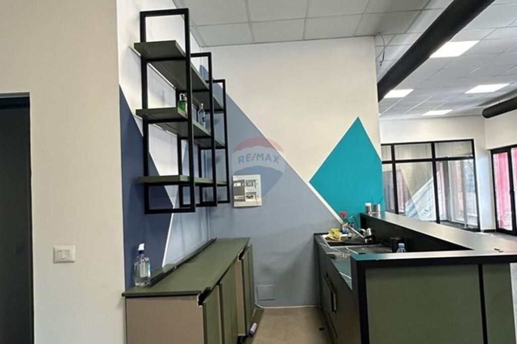 Zyrë - Për Qira - Farmacia 10, Tiranë