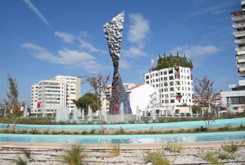 Shitet apartament 2+1+2