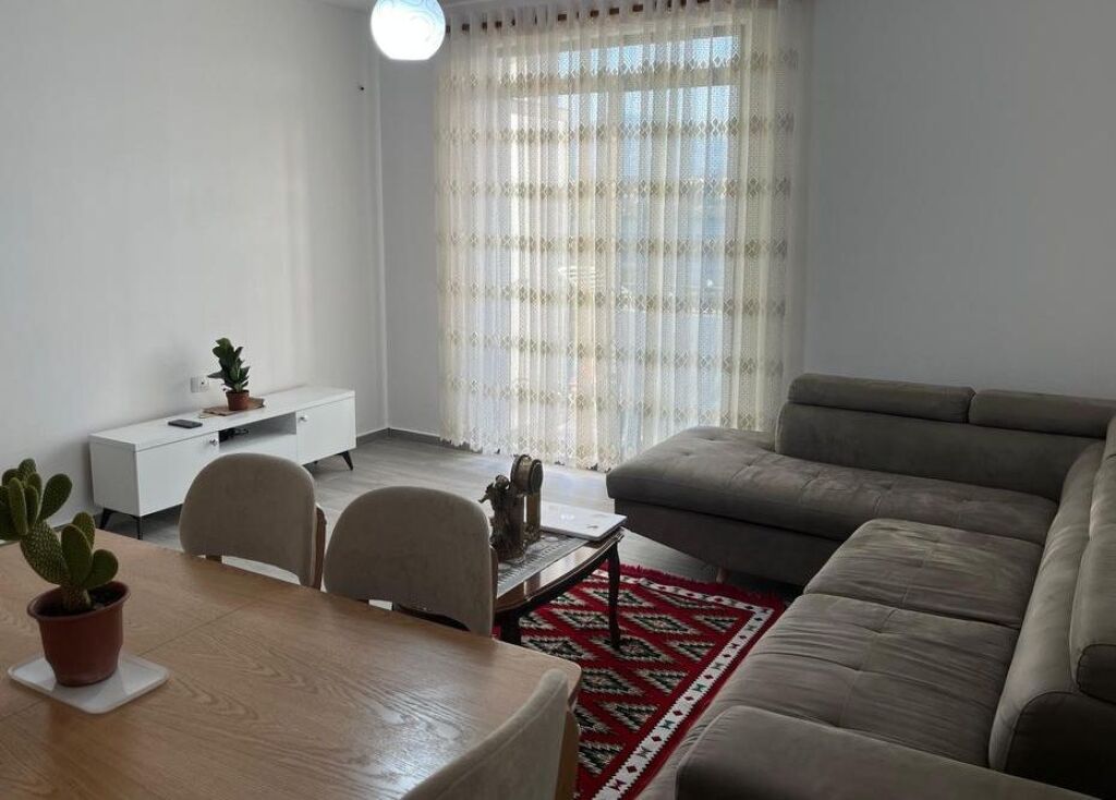 Jepet apartament 3+1+2 me qera tek Rr. 5 Maji