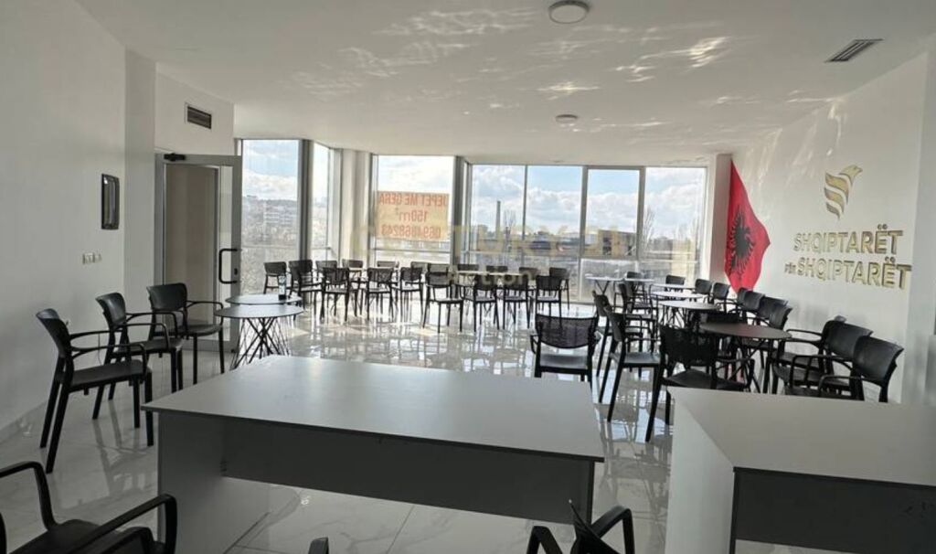 Jepet me qera ambient komercial