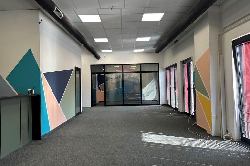 Zyrë - Për Qira - Farmacia 10, Tiranë