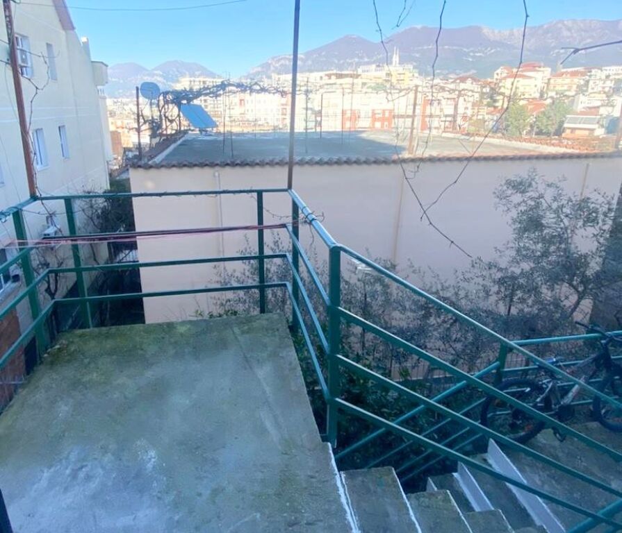 🏡 Jepet me qera Apartament 1+1 te ish Tregu Elektrik, Tiranë