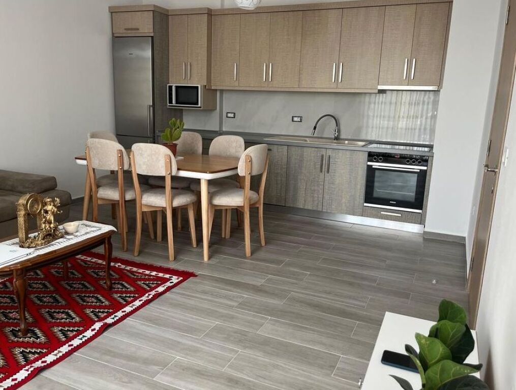 Jepet apartament 3+1+2 me qera tek Rr. 5 Maji