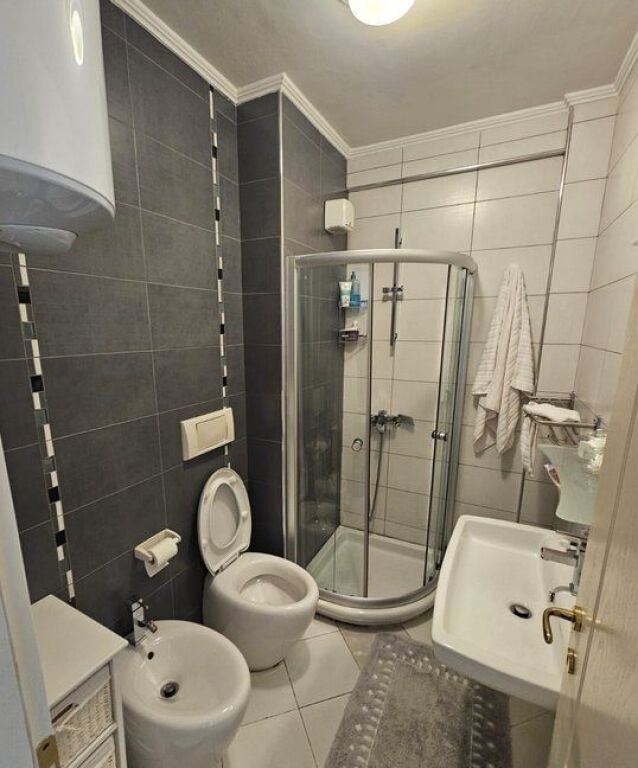 Apartament 2+1+2 me qera prane Liqenit