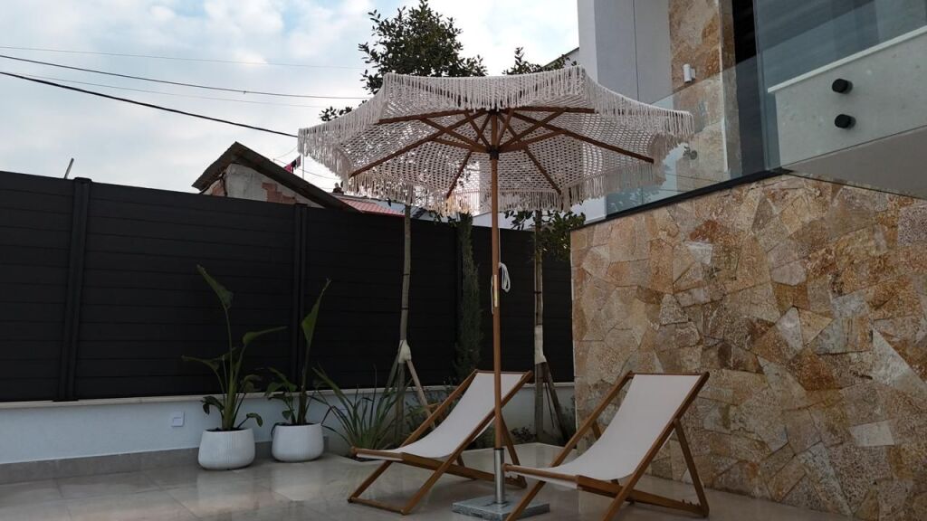 VILË ME QIRA NË PASKUQAN – 3,200€ / MUAJ