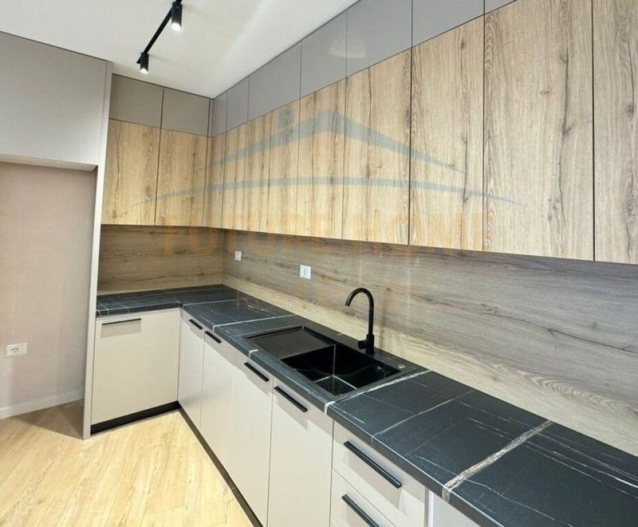 Shitet, Apartament 2+1+2, Unaza e Re