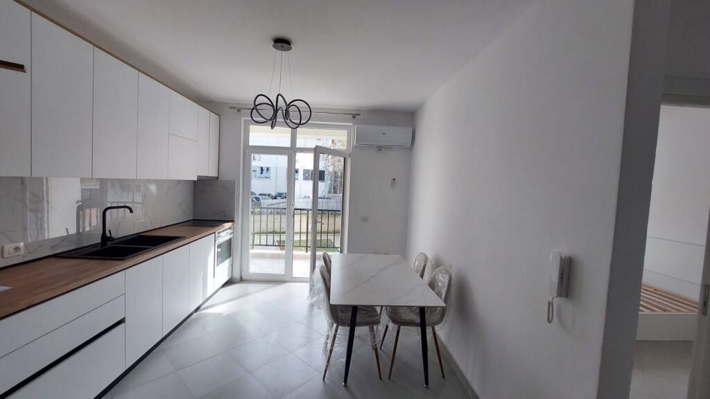 Apartament 2+1, Islam Alla, Myslym Shyr