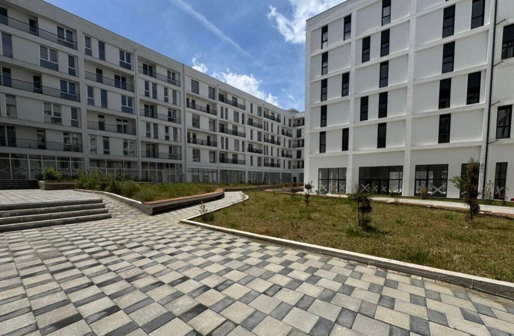 Shitet apartament 3+1, ne fund te rruges 5 Maj !