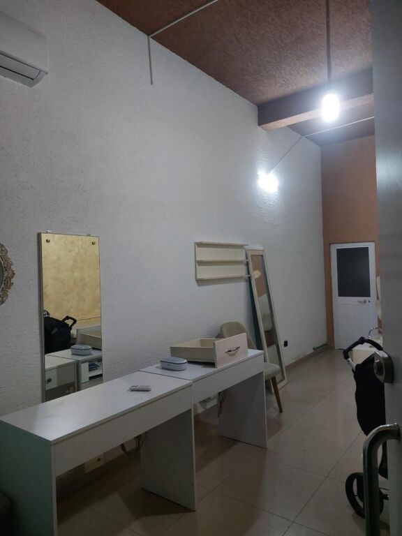 Jepet Ambient Biznesi me Qira ne Qender- Durres