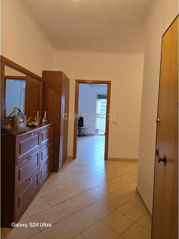 Apartament 2+1 me Garazh për Qira në Qendër !