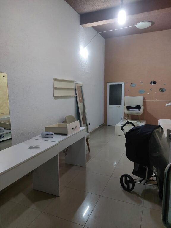 Jepet Ambient Biznesi me Qira ne Qender- Durres