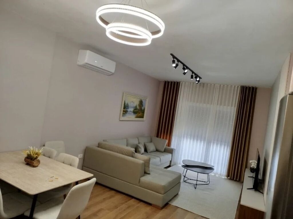 Qera | Apartament 1 + 1 | Shkolla E Kuqe| 720 €/muaj