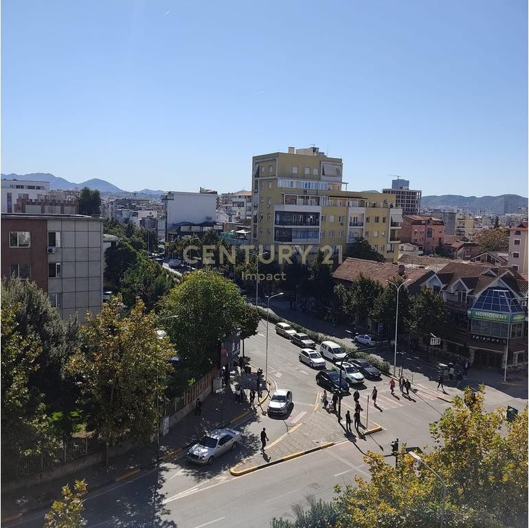 JAPIM ME QIRA AMBIENT KOMERCIAL BUZE RRUGES DIBRES, KOMPLEKSI ARLIS FARMACIA 10