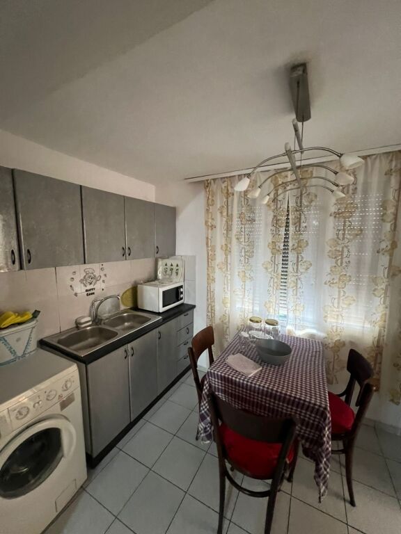 APARTAMENT ME QERA 2+1 21 DHJETORI 50.000 LEKE