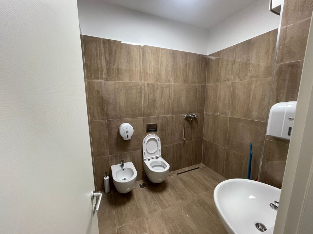 Jepet Ambient me Qera per Zyra