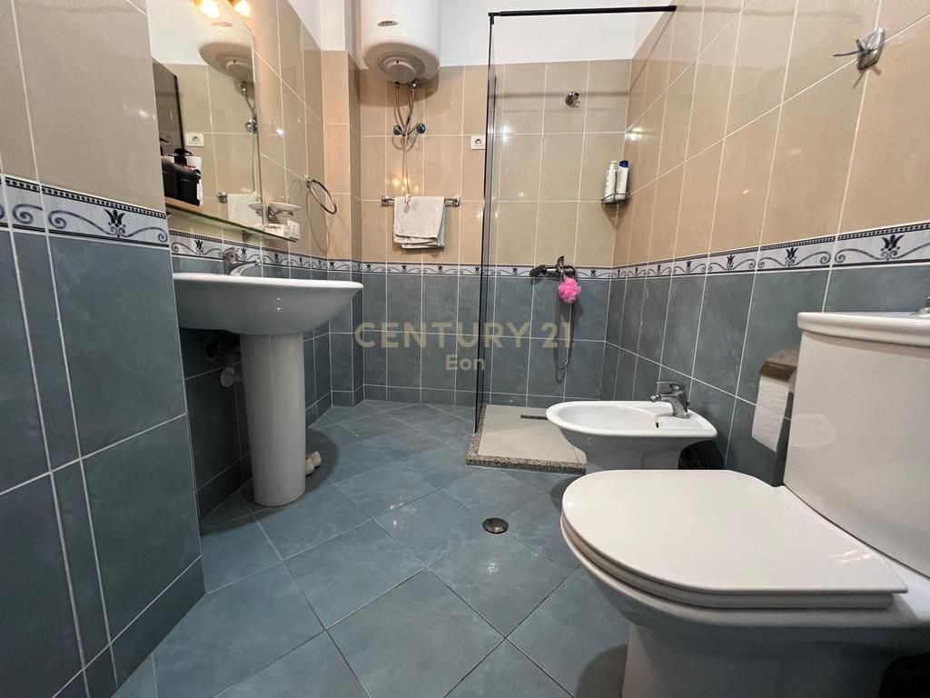 Shitet Super Apartament 1+1në Golem !!